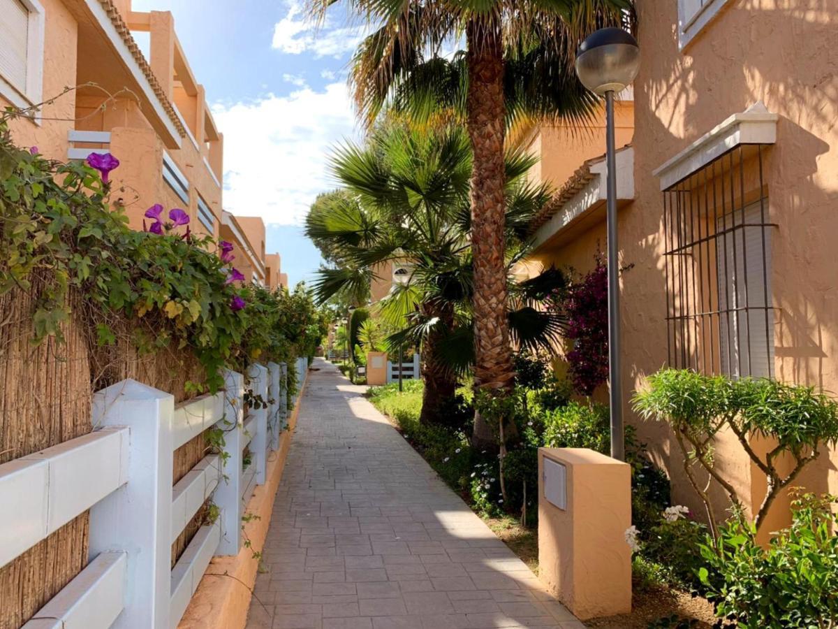 Marinas Sol - Tu hogar con jardín privado! Vera Exterior foto