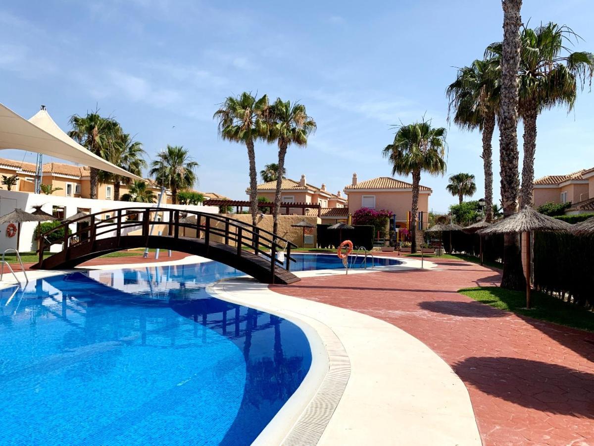 Marinas Sol - Tu hogar con jardín privado! Vera Exterior foto